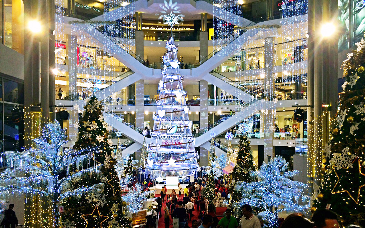 The 25m Swarovski Christmas tree at Pavilion's centre court endorsed by the Malaysian Book of Records