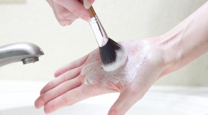 Cleaning-Your-Makeup-Brushes-with-soap