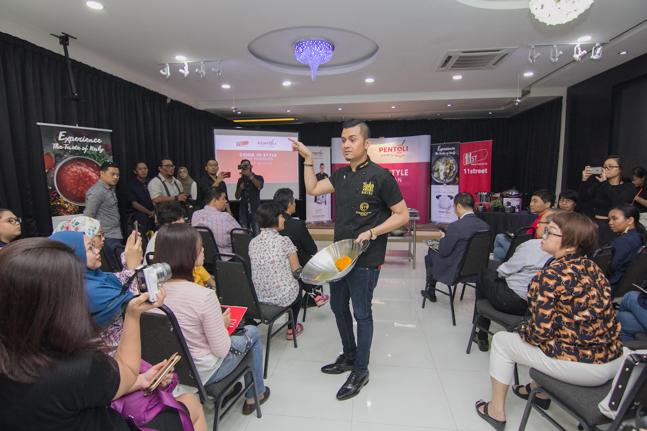 Dato' Fazley Yaakob, MasterChef Celebrity Malaysia doing a cooking demo