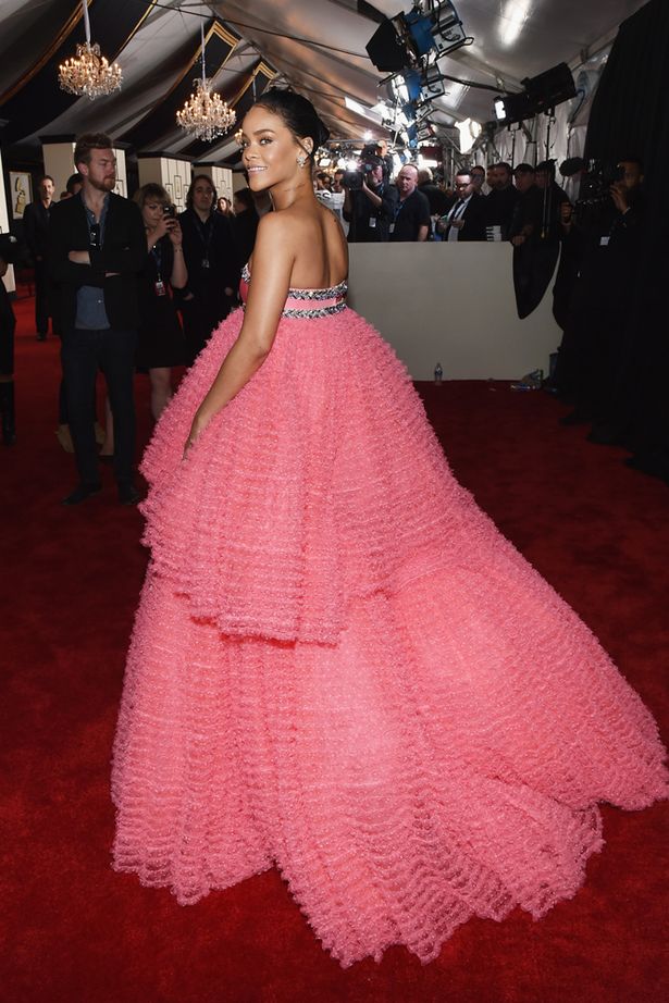 Rihanna-2015 GRAMMY-Awards(rear view)
