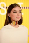 Hailee-Steinfeld