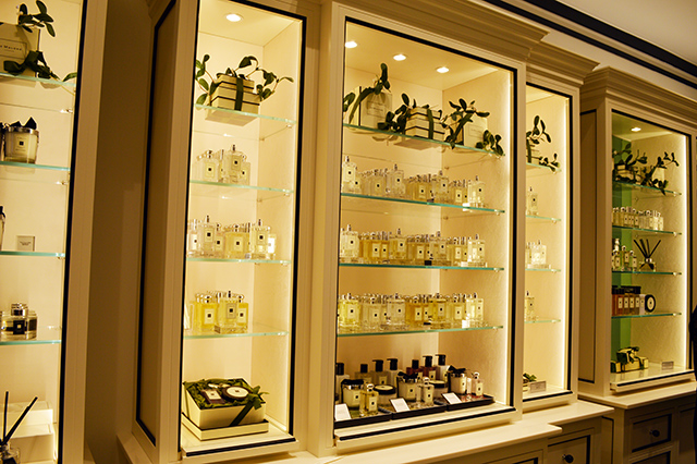 Elegant and clean display racks
