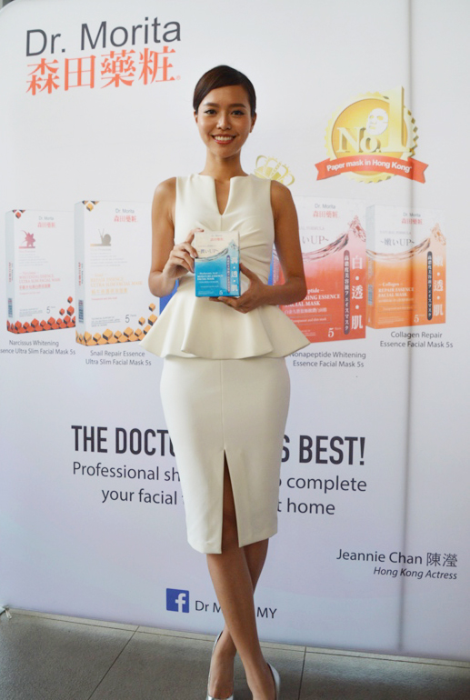 Miss Universe Malaysia 2014 3rd runner up, Lynn Lim recommends the Hyaluronic Acid Moist Essence Facial Mask