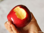 670px-Eat-an-Apple-Step-3