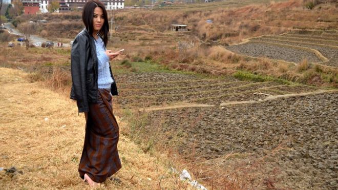 _80371669_bhutan_leather