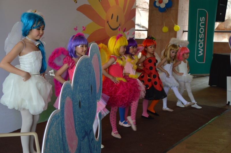 The beautiful opening dance by the little angels
