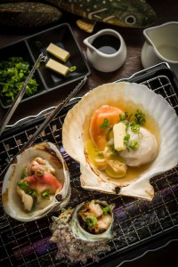 Hama-yaki presents two different sets which features three / five types of seasonal seafood specialities such as Hokkigai, Prawn, Whelks, and Scallops (HK$340 / HK$480)