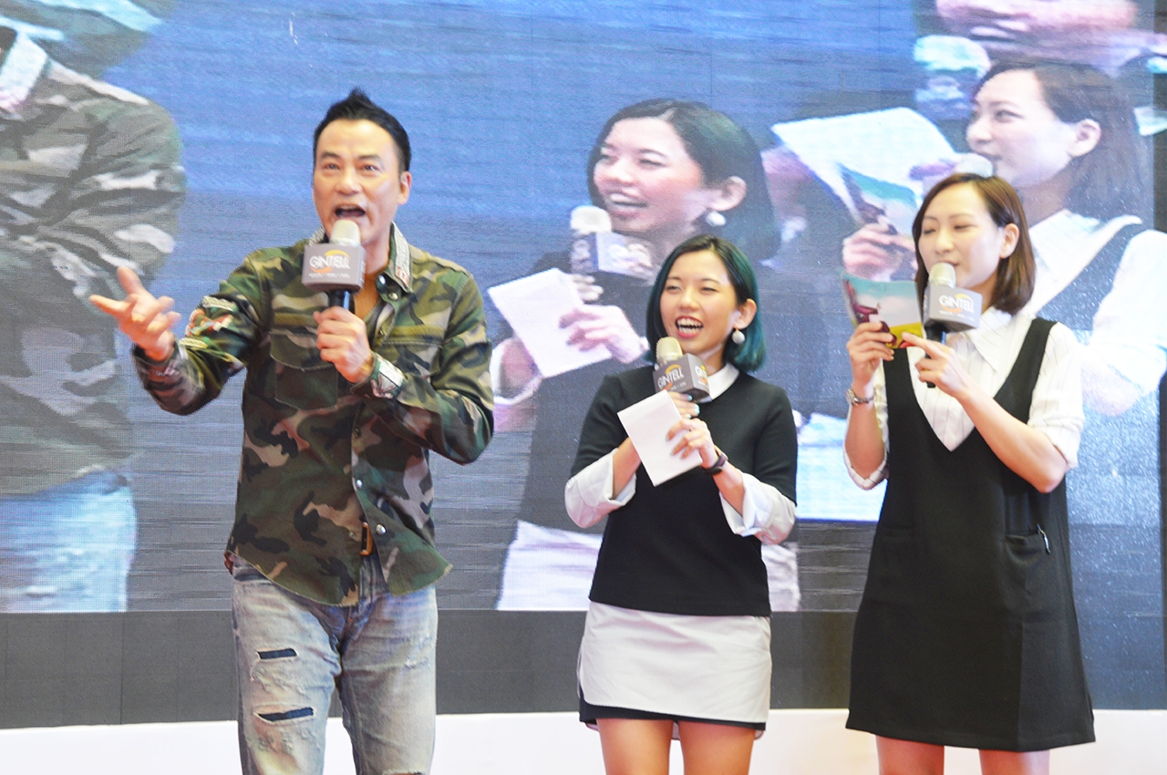 Simon greeted the audiences at IOI Mall Puchong