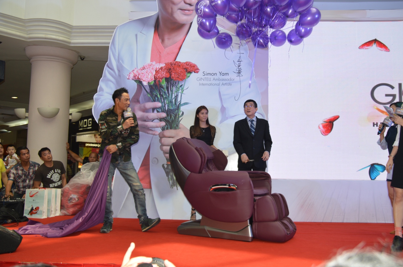 Simon Yam and the MD of GINTELL officiated the DeWise Care Massage Chair