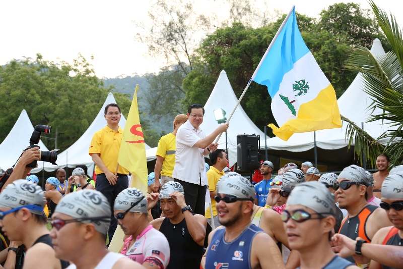 Official Flag off by Chief Minister YAB Lim Guan Eng and Mr. Charles Wong, General Manager of Sponsor Malaysia