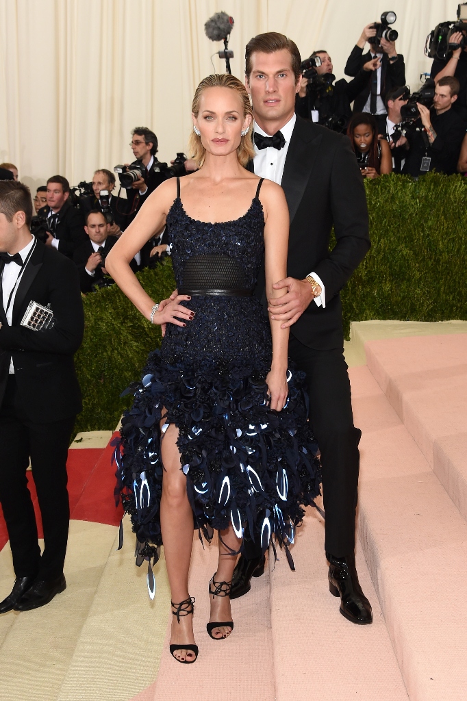 Model Amber Valletta wore an elegant look in sustainable materials. The dress is made of deep blue silk taffeta, embellished with over 1,000 hand-cut and sewn organic silk petals and recycled plastic sequins. Laser-cut petals were heat-transferred with reflective vinyl. Her boyfriend Teddy Charles wore a black wool tuxedo with silk satin wide lapels and strong shoulders.