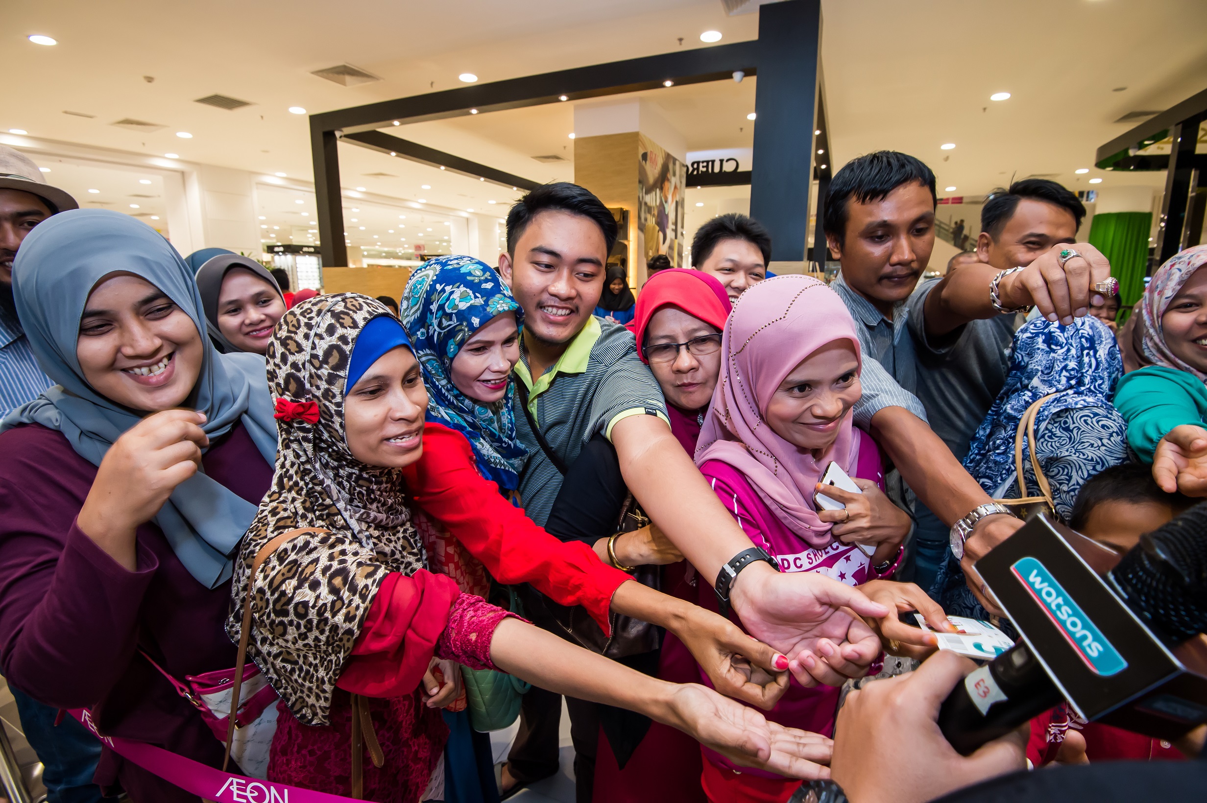 Watsons VIP members trying to get hold of Watsons cash vouchers in conjunction with opening of flagship store in East Coast.