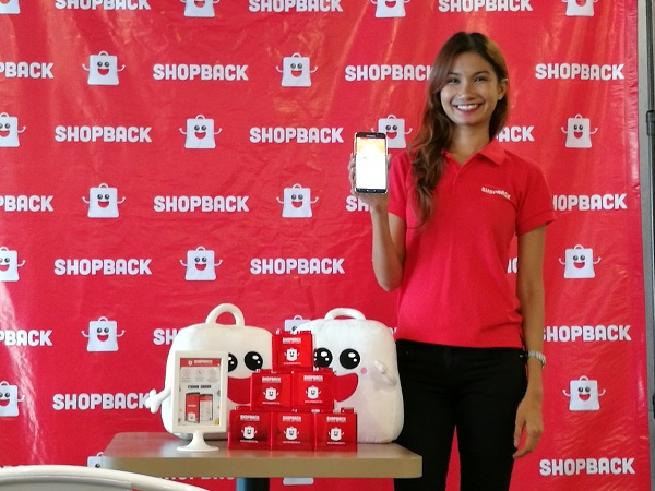 Sharmeen Looi, Chief Operating Officer of ShopBack Malaysia proudly showing off their new mobile app.