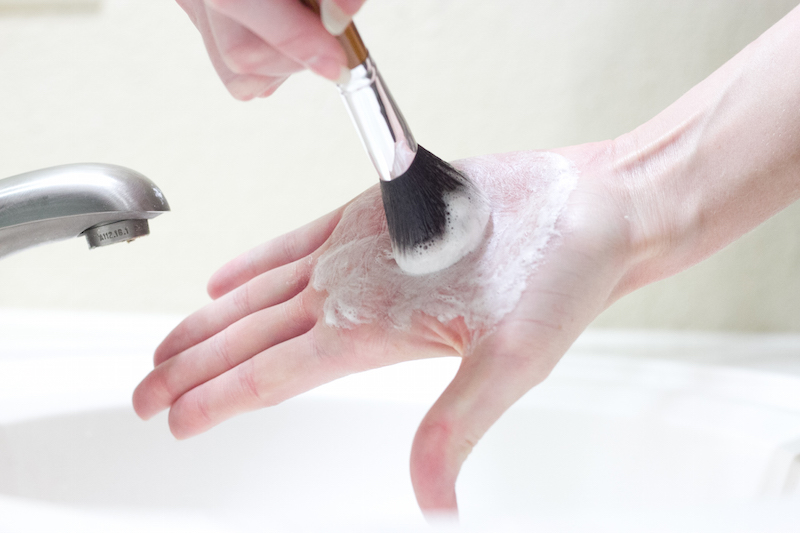 How to Clean Your Makeup Brushes Step By Step