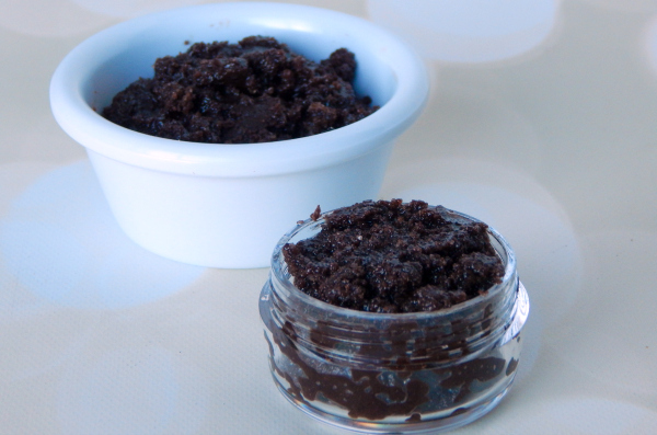 DIY-Chocolate-Lip-Scrub