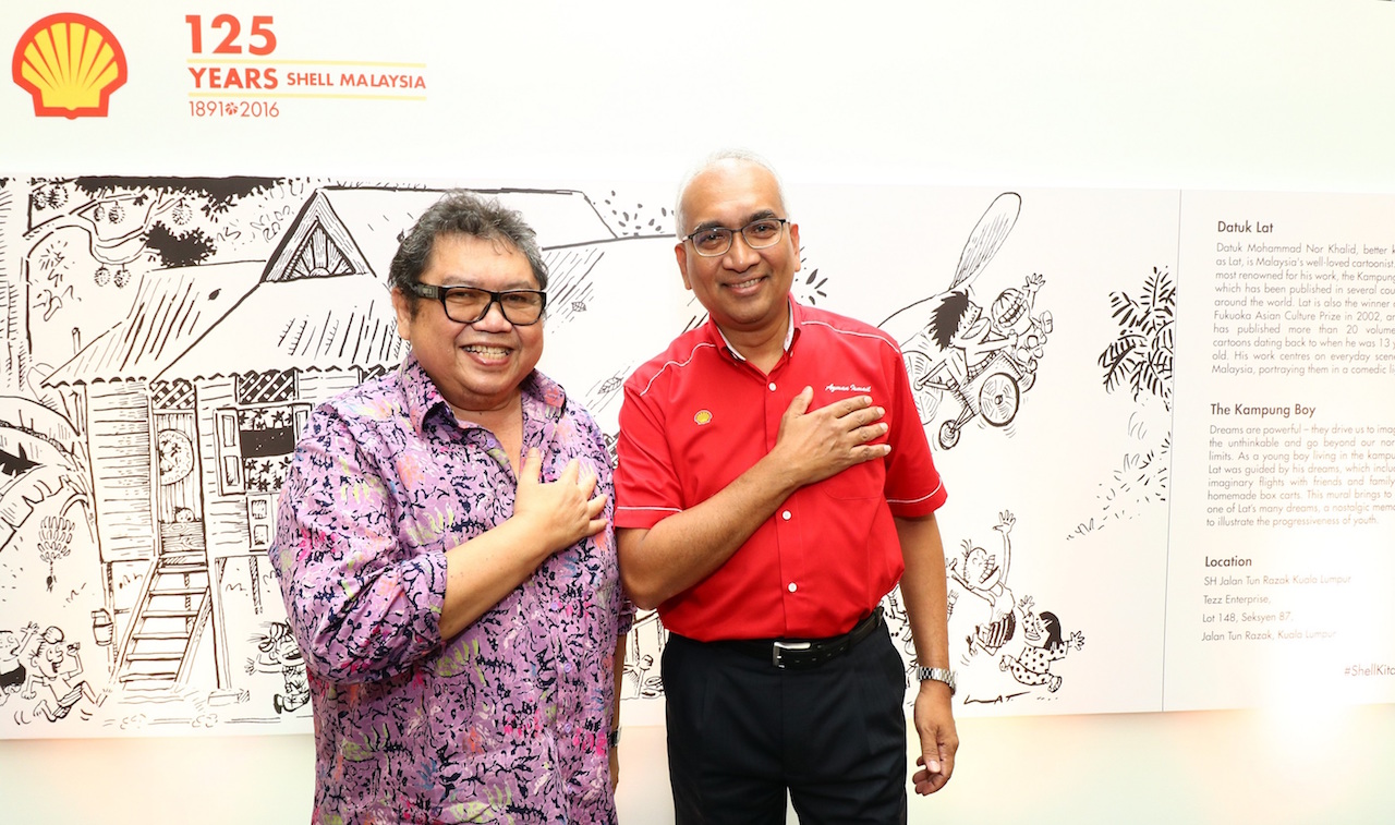 Image 2 - Datuk Lat (left) and Datuk Azman Ismail, Managing Director, Shell Malaysia Trading Sdn. Bhd. and Shell Timur Sdn. Bhd.
