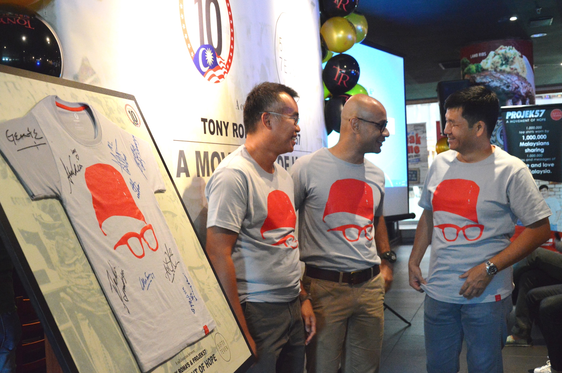 Joining forces between Tony Roma’s and Projek57 in spreading the message of ‘Love, Pride and Unity for the Nation’. From left to right: George Ang, CEO of Grand Companions Sdn Bhd – parent company of Tony Roma’s Malaysia; Syed Sadiq Albar, Co-Founder of Projek57 and Collin Swee, Co-Founder of Projek57.
