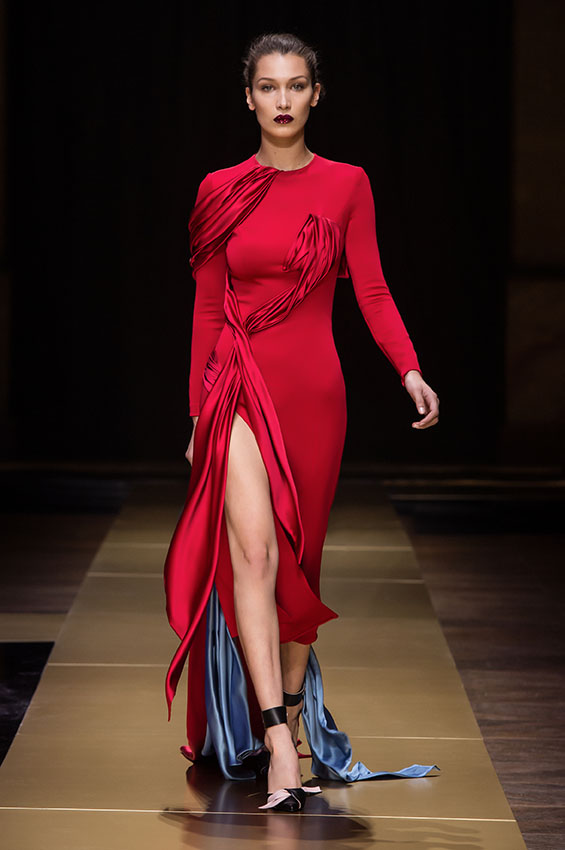 Atelier Versace Fall 2016 Bella Hadid