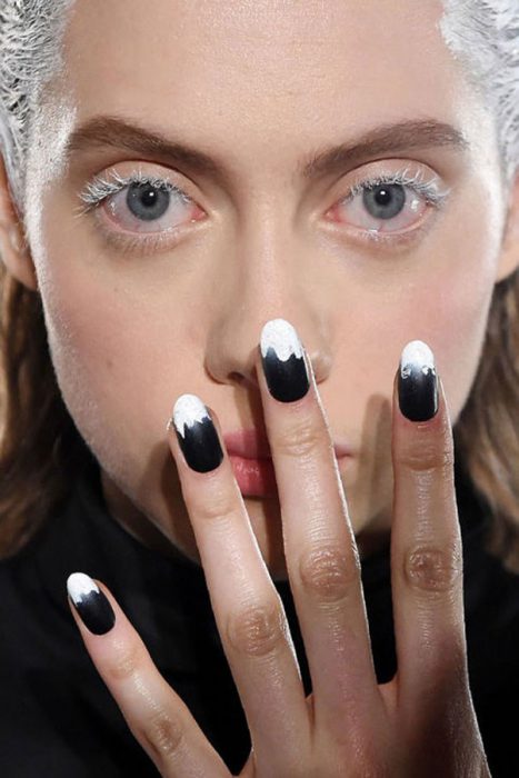 Autumn/Winter 2016 Nail Looks-Frosted tips