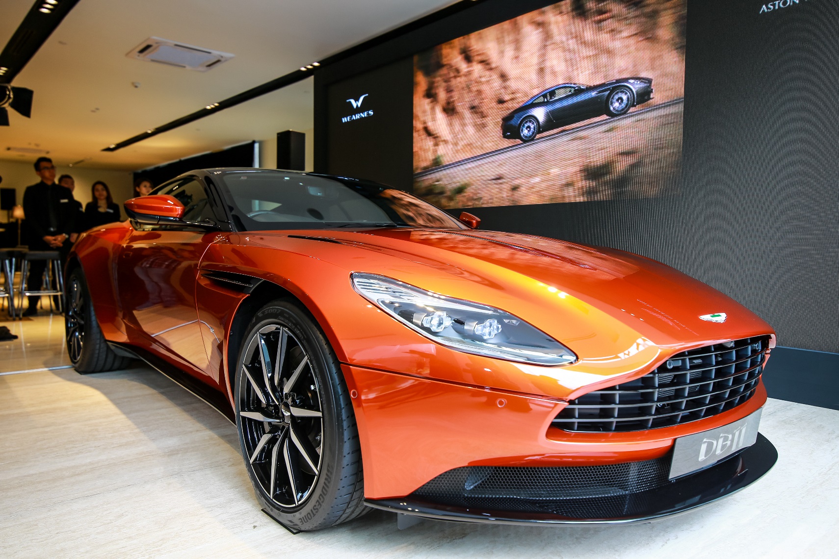 aston-martin-db11-1