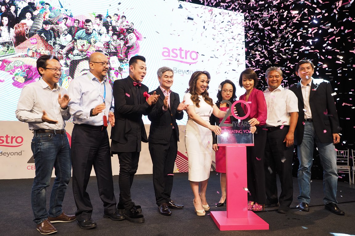From Left: Iskandar Samad, CEO, Tribe & Raku and Chief Digital Officer, SOTT, Astro Rohaizad Mohamed, Senior Vice President, Broadcast & Operations, Astro Dato' Aznil Hj Nawawi Dato' Rohana Rozhan, Group Chief Executive Officer, Astro Grace Lee,CEO, Astro Go Shop & SVP,Finance of Astro Malaysia, Finance Liew Swee Lin, Chief Commercial Officer, Astro Faisal Mansor, CEO, Astro Productions Sdn Bhd and Astro Awani, Astro Phuah Aik Chong, Chief Technology Officer, Products and Technology Division, Astro.
