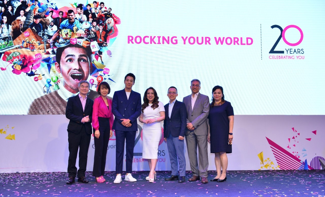 From Left: Henry Tan, Chief Operating Officer Astro Liew Swee Lin, Chief Commercial Officer, Astro Kim Rae-won, Korean actor from the ONE HD series 'Doctors' Dato Rohana Rozhan, Group CEO, Astro Ang Hui Keng, Senior Vice President & General Manager, Sony Pictures Television Network Asia Nirav Haji, Vice President, Affiliates Sales Virginia Lim, Senior Vice President and Head, Content, Production & Marketing 