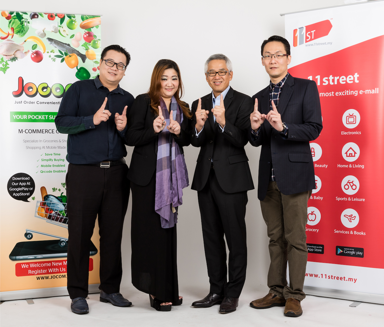 Joshua Sew, Executive Director of JOCOM; Agnes Chua, Managing Director of JOCOM; Hosoek Kim, CEO of 11street and Henry Ho, General Manager, Merchandising Division 2 of 11street kickstart the new category launch with RM1 promotion offer on Grade C eggs and Gardenia Classic White Bread for shoppers.