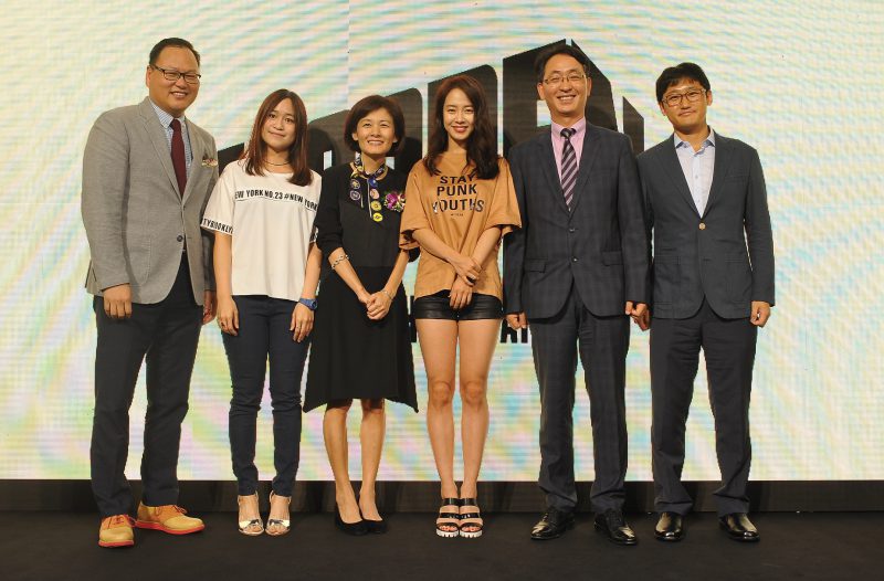 Representatives from Parkson, Shoopen and Song Ji Hyo.