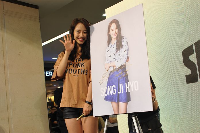 SHOOPEN Officially Launches Its Store With Song Ji Hyo