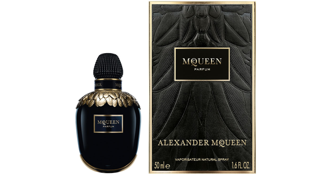 amq_parfum_blackbackground_lr