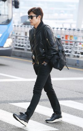 Lee Byung Hun carrying Burberry Rucksack - Pamper.My