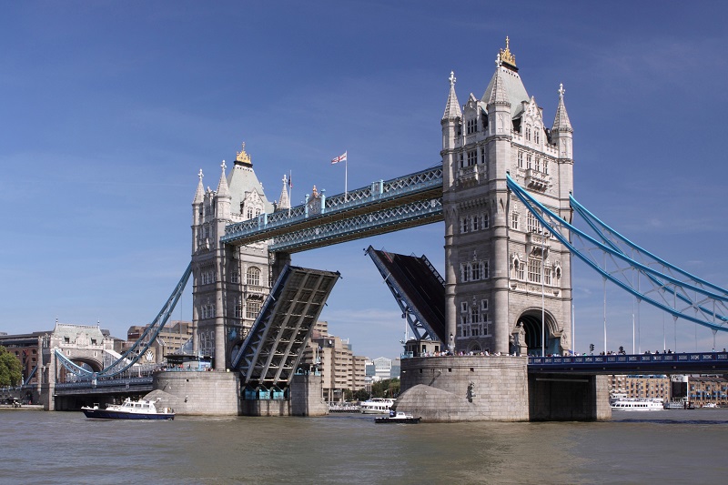 River Thames Tower of London - Pamper.My