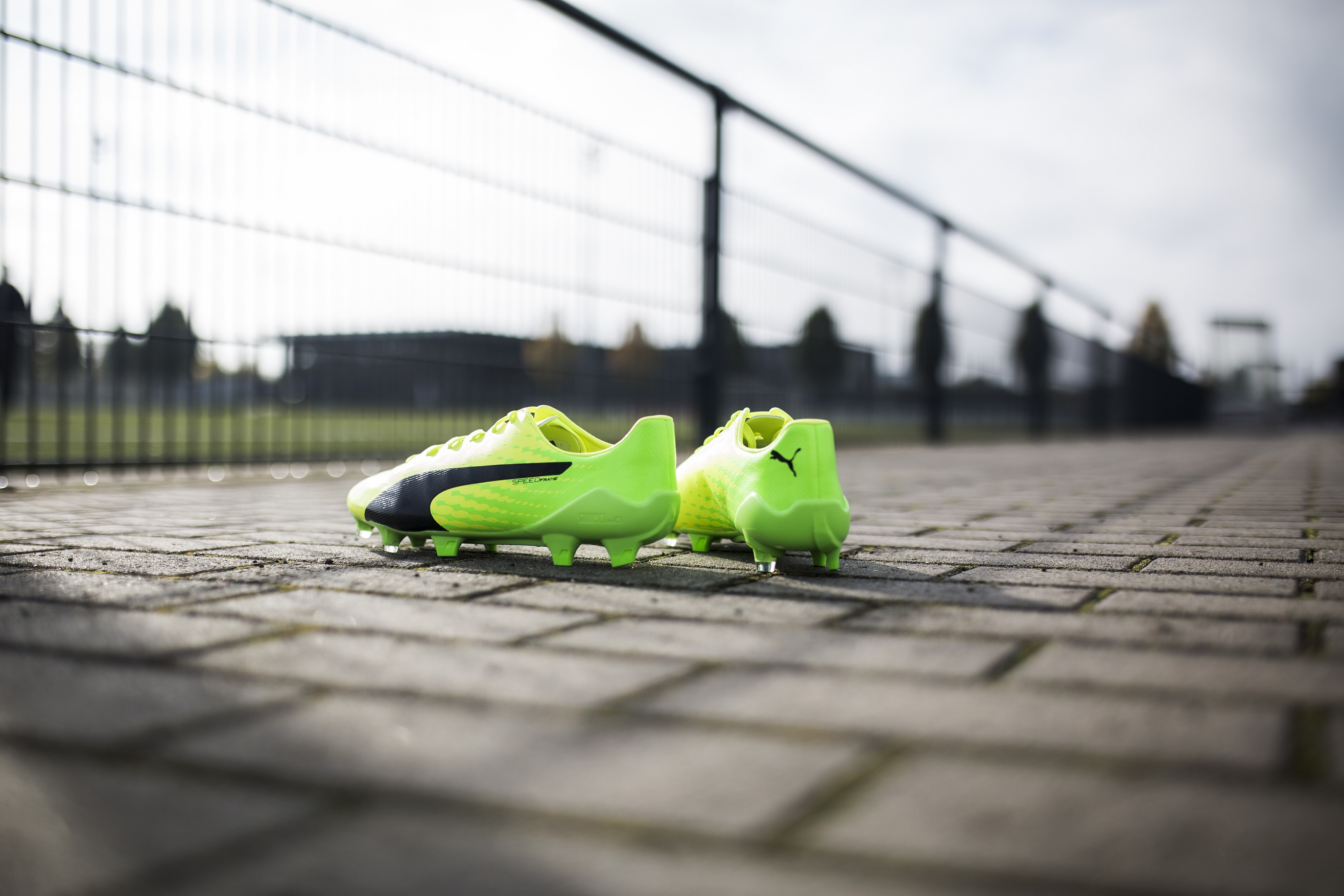 17ss_social_ts_pumafootball_q1_evospeed_05