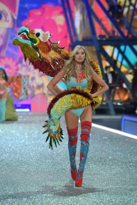 Our Top 10 Looks From The 2016 Victoria's Secret Fashion Show - Pamper.My