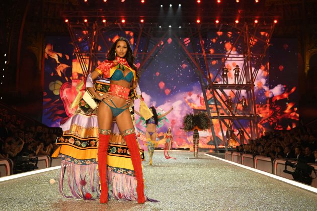 Our Top 10 Looks From The 2016 Victoria's Secret Fashion Show - Pamper.My