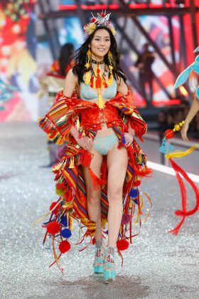 Our Top 10 Looks From The 2016 Victoria's Secret Fashion Show - Pamper.My