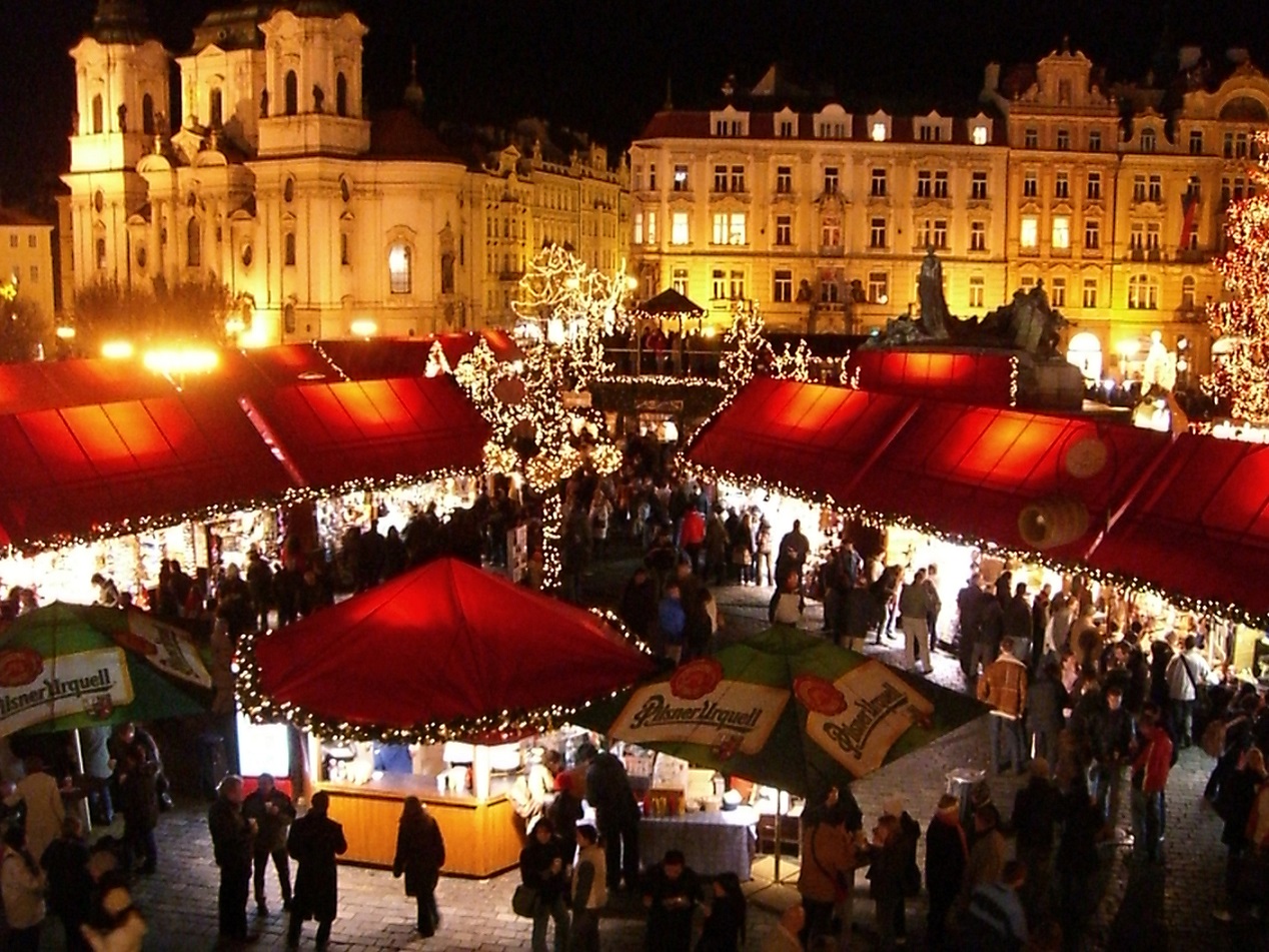 prague-czech-republic-old-town-square-christmas-market-2