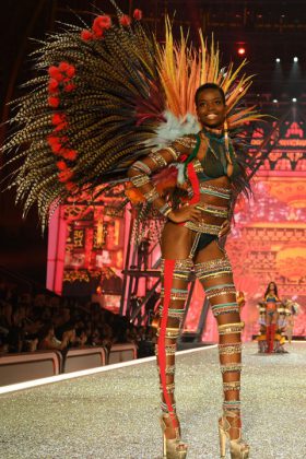 Our Top 10 Looks From The 2016 Victoria's Secret Fashion Show - Pamper.My