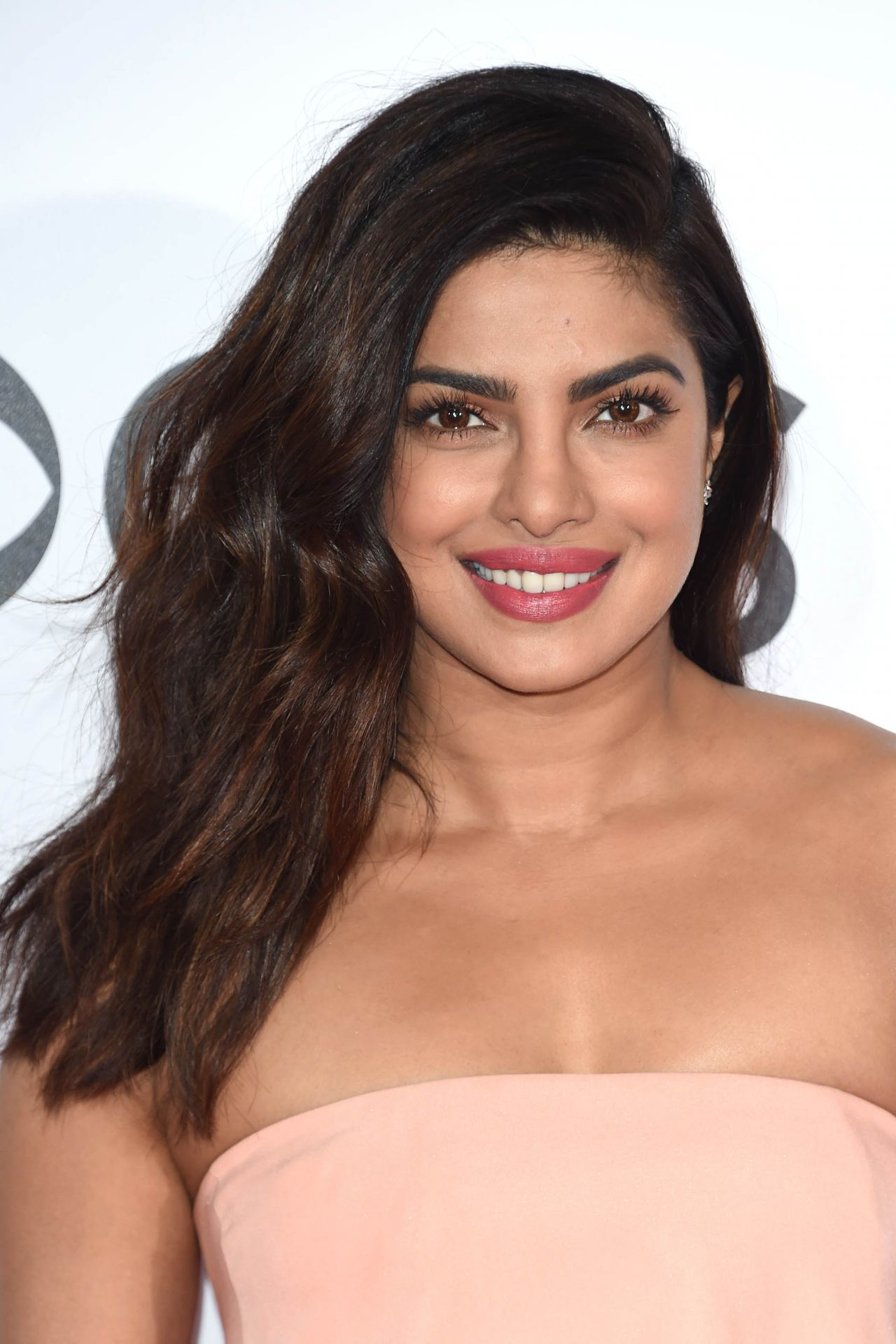 Laura Mercier-People's Choice Awards 2017-Priyanka Chopra-Pamper.My