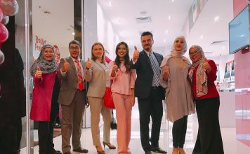 AVON Set Up 1st Flagship Beauty Store at Berjaya Times Square Shopping Mall In Conjunction With Its 40th Anniversary