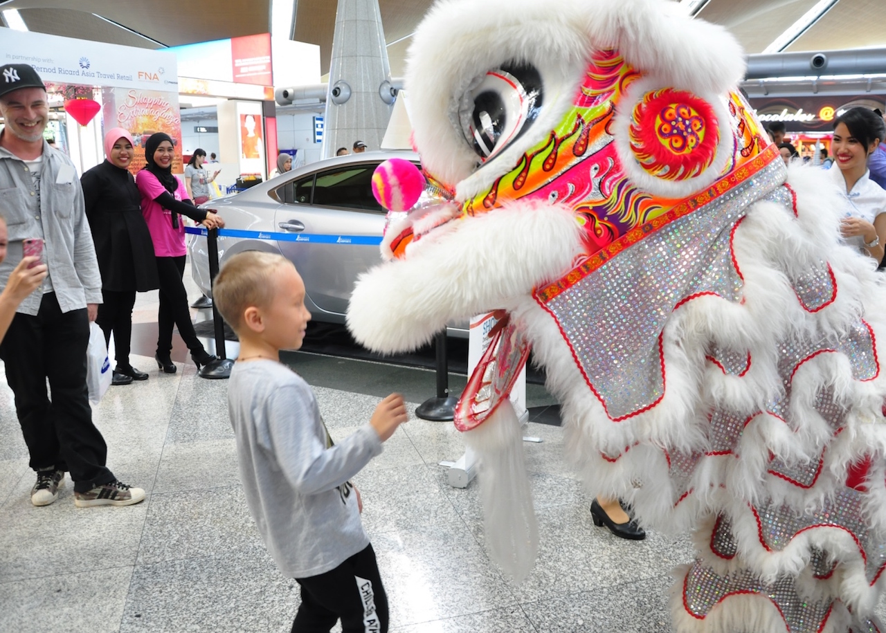 Guests were entertained by a lion dance performance during the Shop & Stay campaign prize giving ceremony recently
