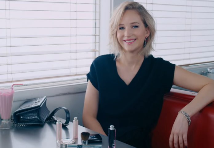 Jennifer Lawrence Embraces Her L.A Girl Roots With The Dior Addict Lacquer Stick-Pamper.my