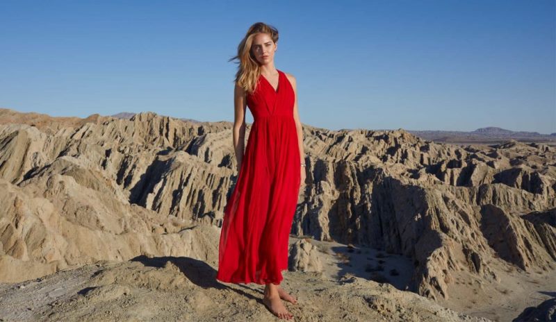 Chiara Ferragni, put her skin to the test through a stressful expedition to explore the ancient topography of the parched and scorching Anza Borrego Desert – one of the most arid places in Western America, fighting dehydration, dizziness and dry heat.