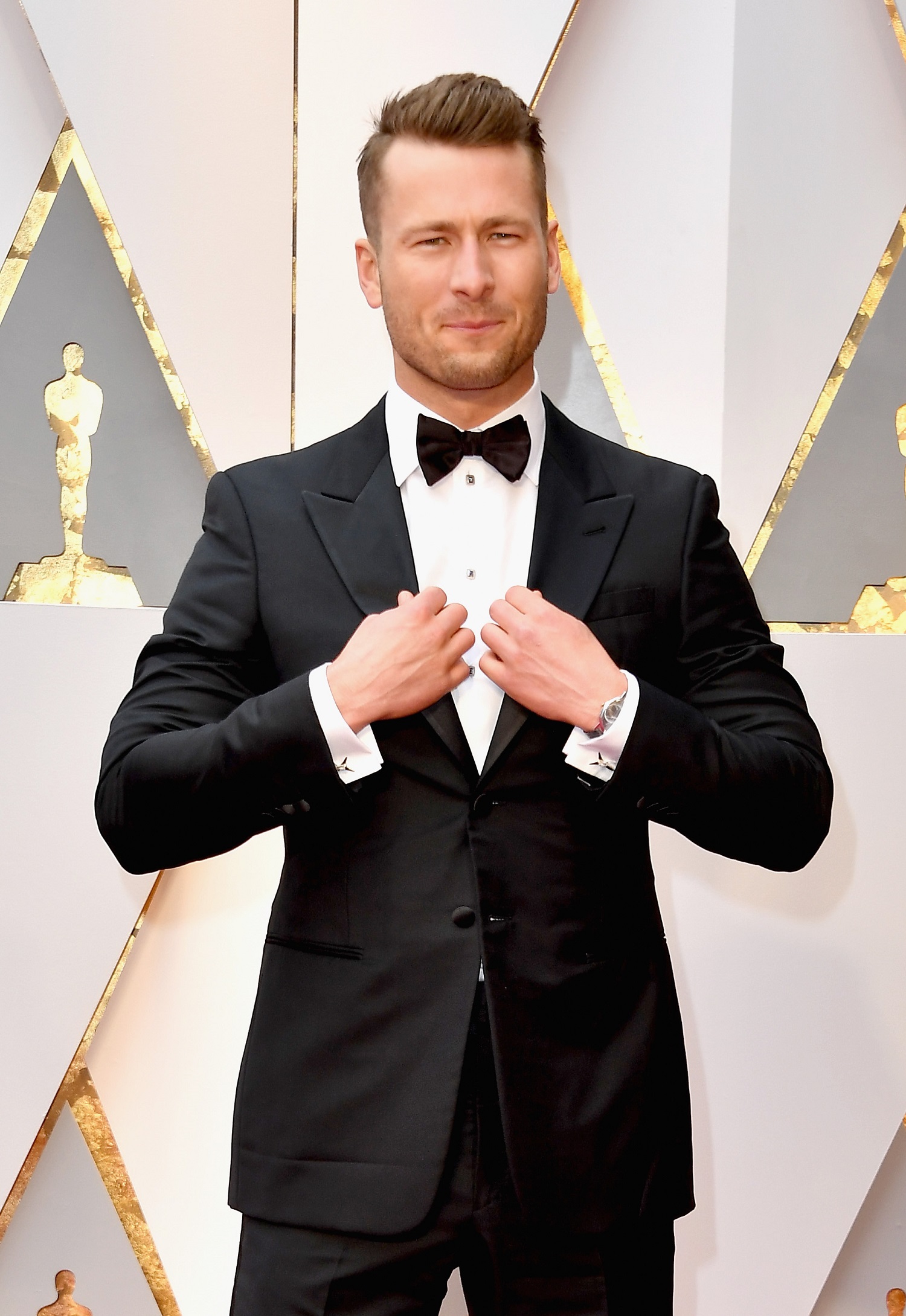 Glen Powell attends the 89th Annual Academy Awards in Piaget-Pamper.my