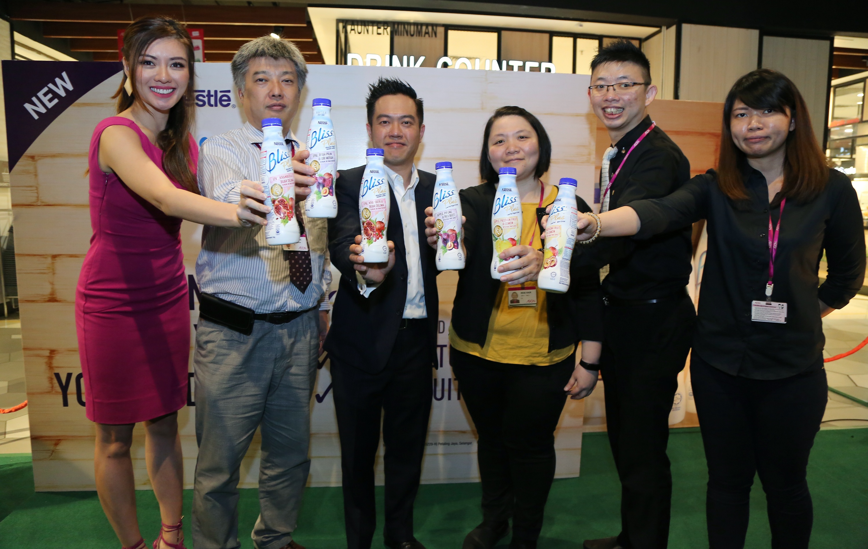 Carey Ng, AEON CO representatives & Nestle Malaysia Representative.