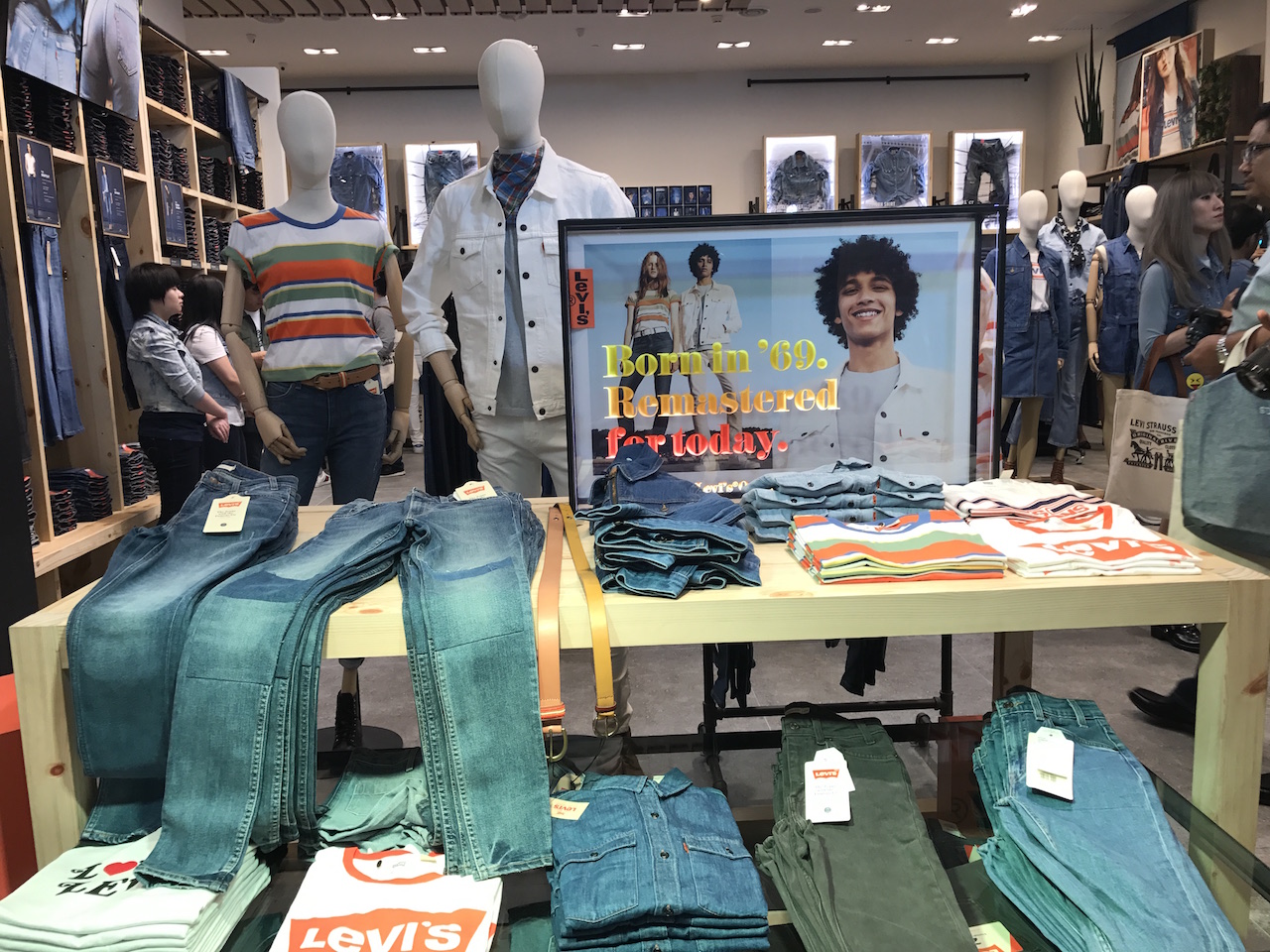 Levi's Launched First Set The Standard (STS) Store in Pavilion Elite with  New Orange Tab Collection 
