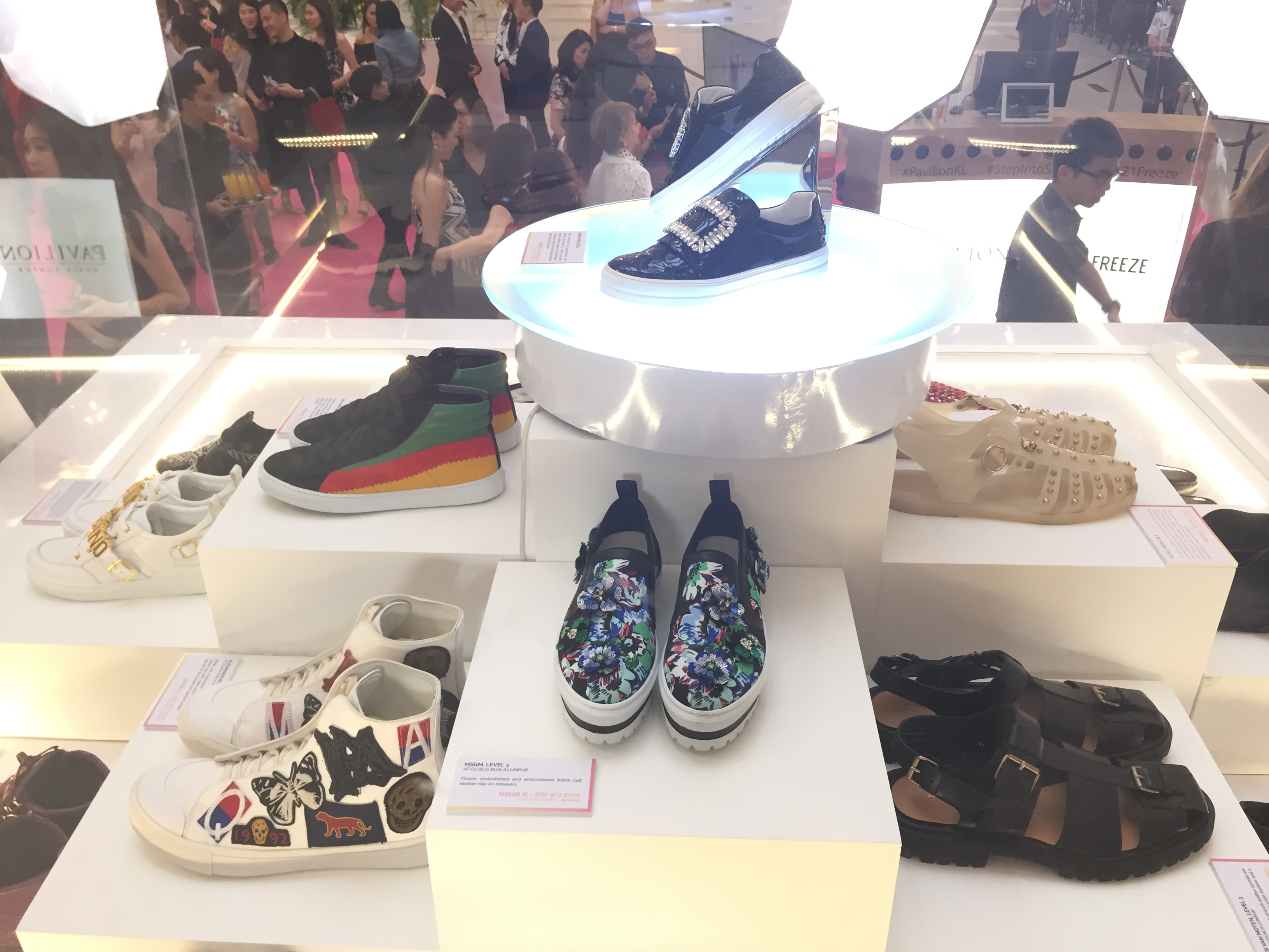 Pavilion sales shoes shop