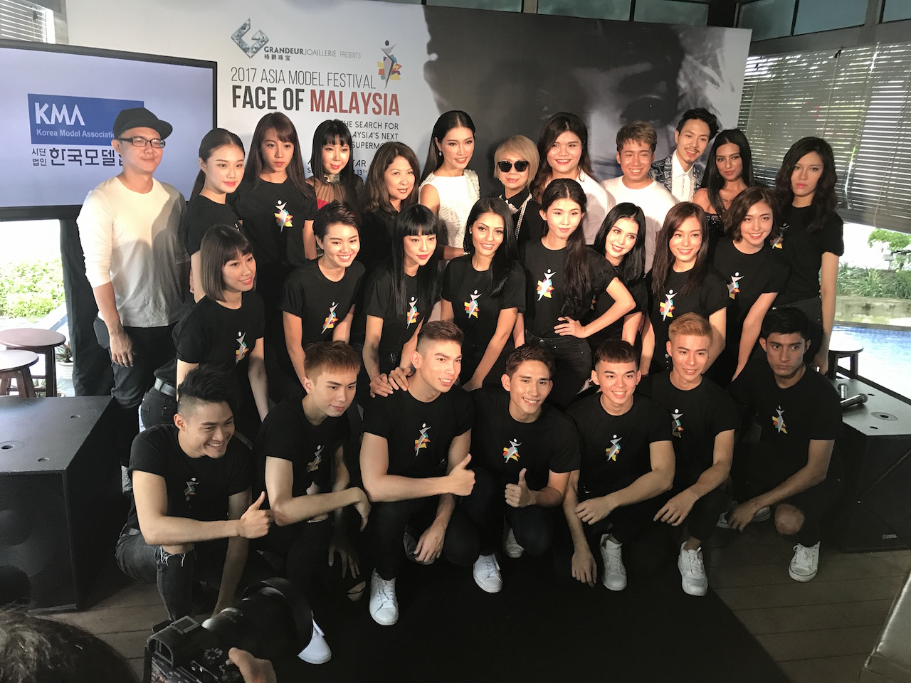 The 18 finalists together with the judges of 2017 Face of Malaysia
