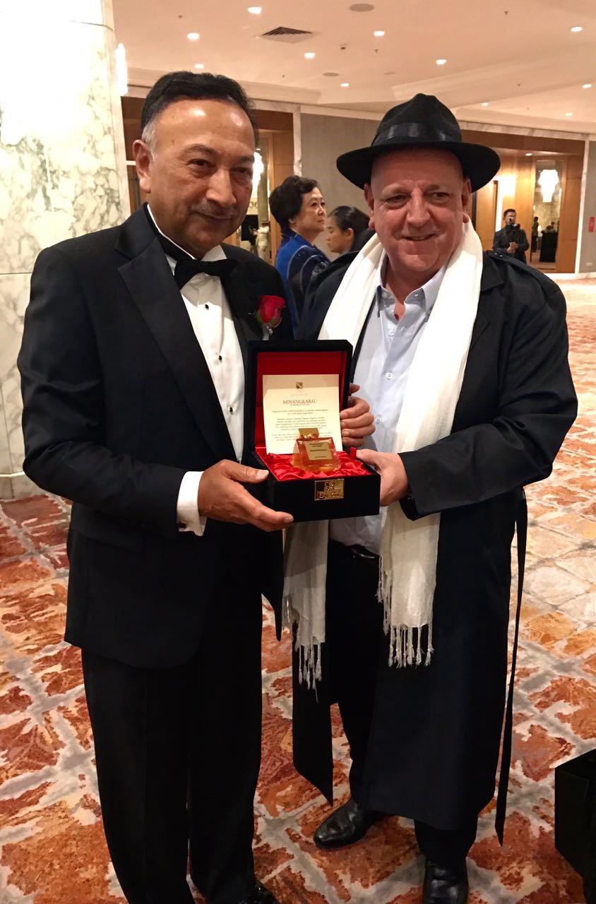 Y.A.M Tunku Naquiyuddin receiving 'Minangkabau', a bespoke perfume specially created by Fragrance Du Bois, in celebration of his 70th birthday.