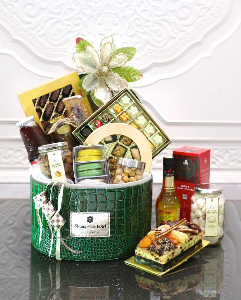 1. The Hari Raya hampers consisting of sumptuous goodies are available at Lemon Garden 2Go at Shangri-La Hotel, Kuala Lumpur.